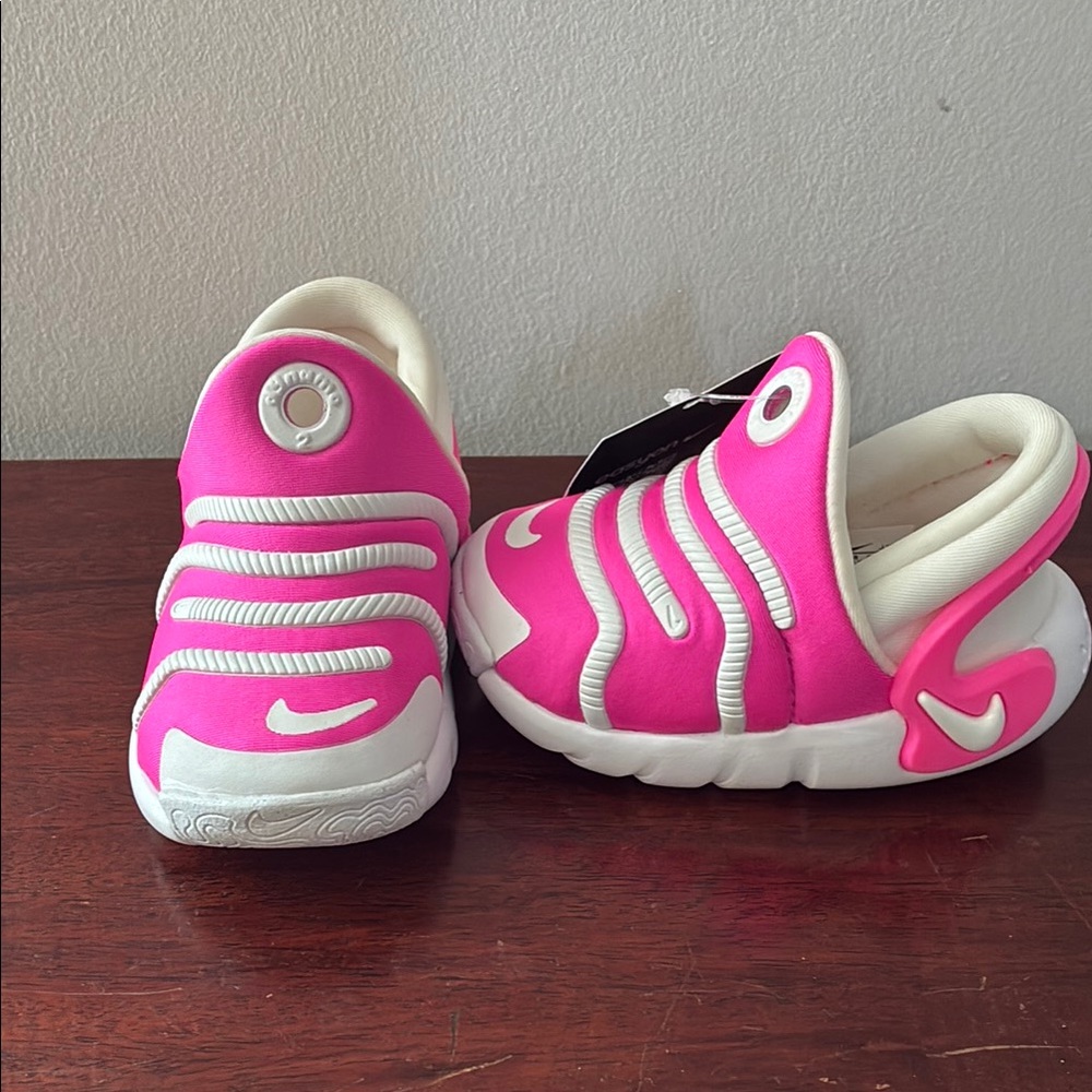 NWT Nike Dynamo 2 EasyOn Toddler 4C